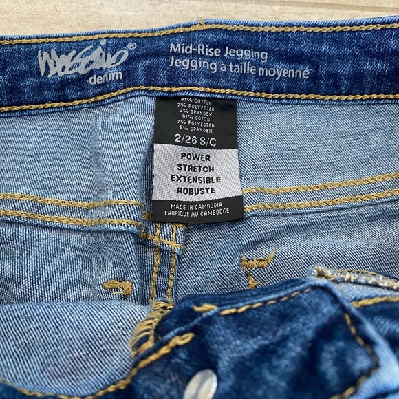 Target Mossimo Medium Wash Jeans - Picture 2 of 3